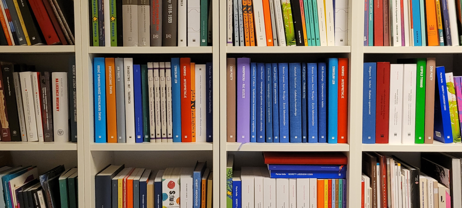 23 kwietnia Światowy Dzień Książki i Praw Autorskich. Pokaż swoją bibliotekę!