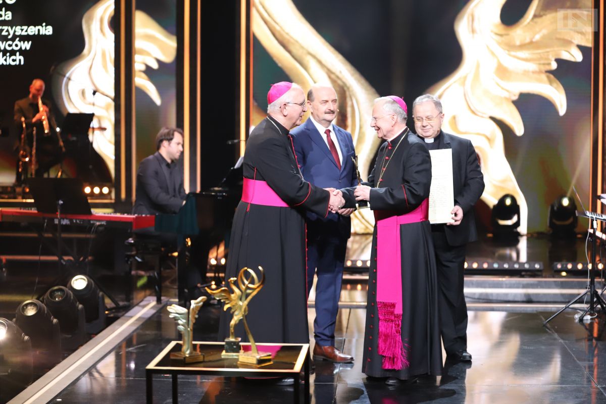 Abp Jędraszewski odebrał nagrodę Złotego Feniksa 