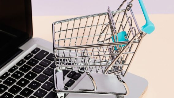 Amazon vs Allegro - kto skorzysta na starciu gigantów? 