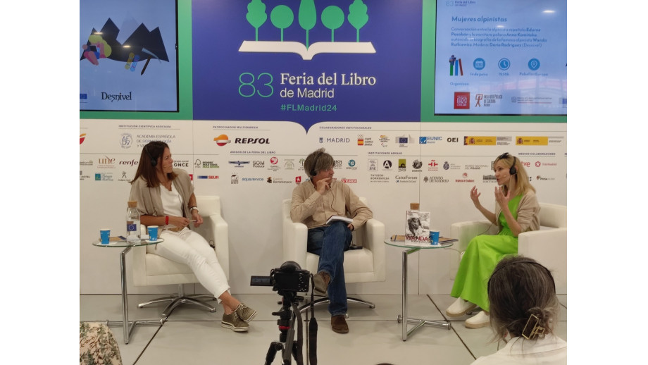 Anna Kamińska na targach Feria del Libro w madryckim parku Retiro