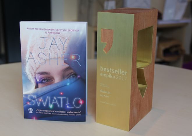  "Światło" Jay Asher, Wydawca: DW REBIS 