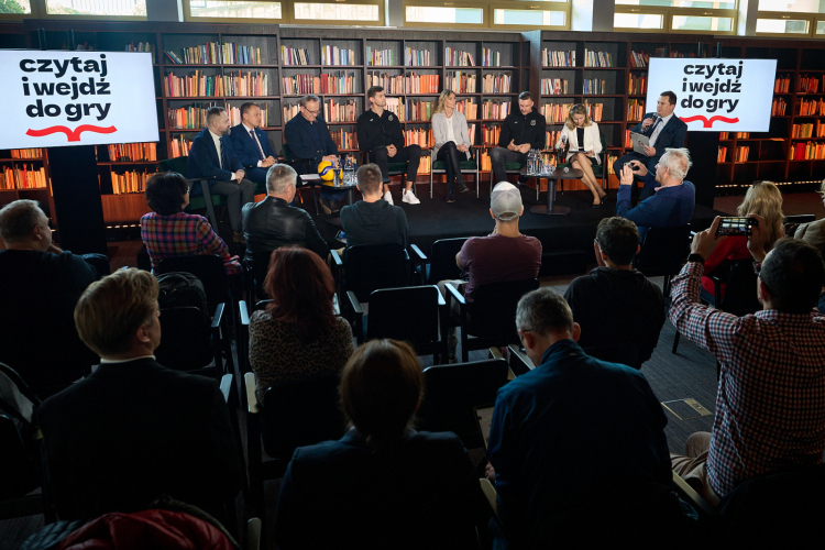 „Czytaj i wejdź do gry” – sportowcy zachęcają do czytania książek