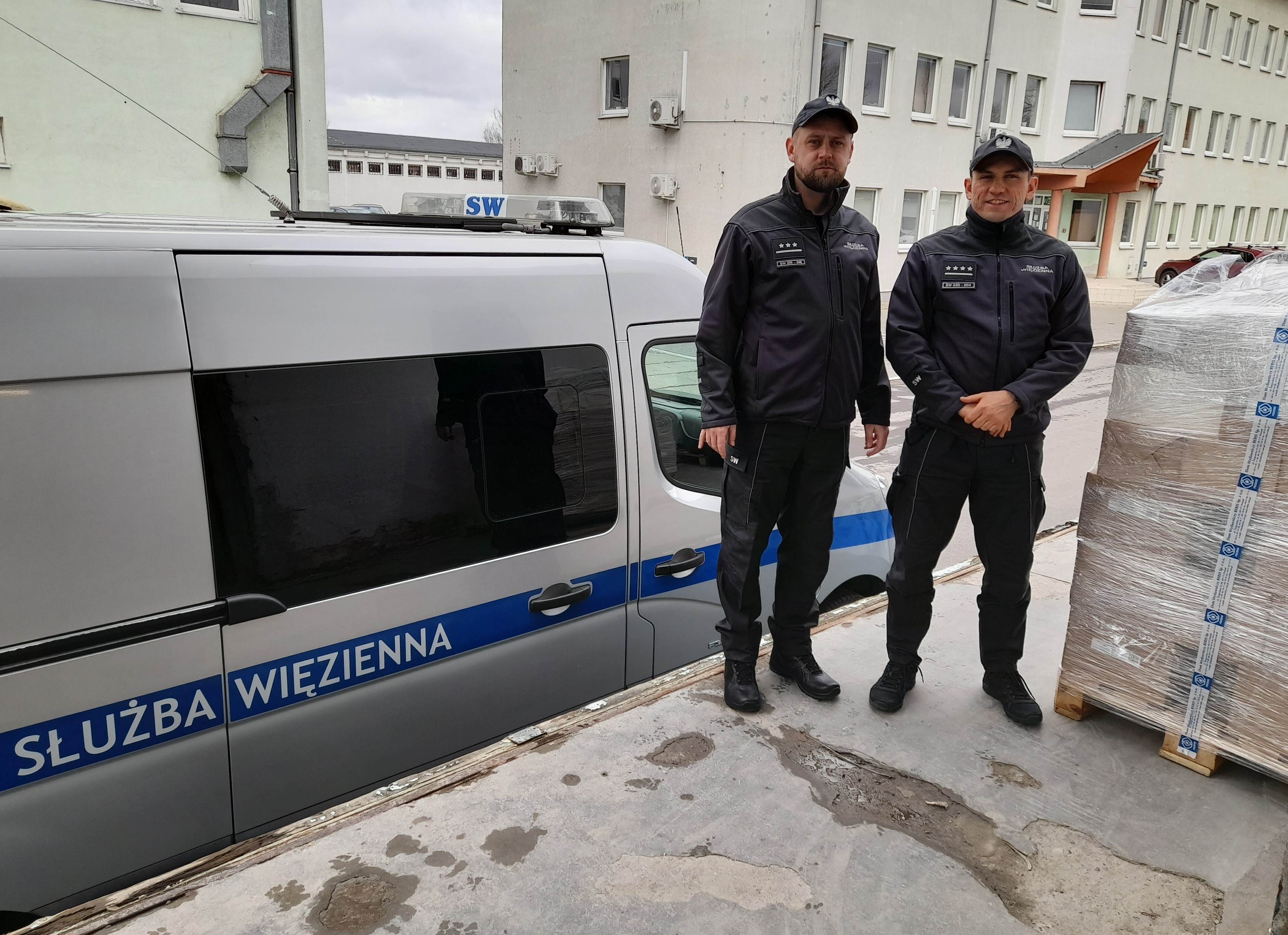 Dom Wydawniczy REBIS przekazuje książki do zakładów karnych