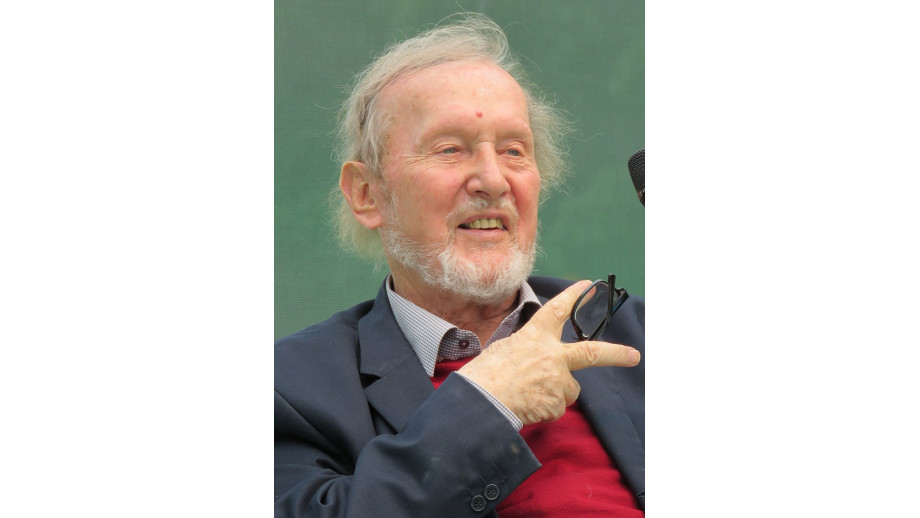 Ernest Bryll z medalem Papieskiej Rady ds. Kultury