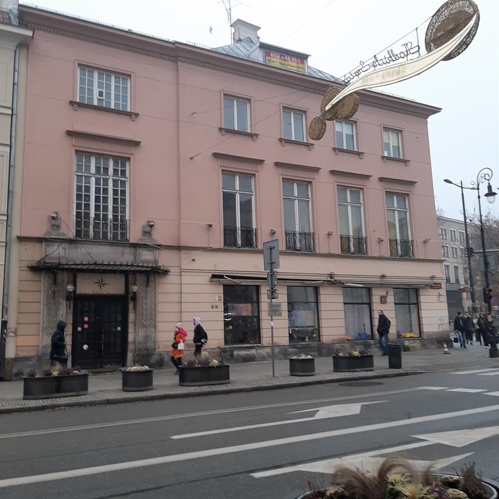 Fundacja Terytoria Książki jednak nie wprowadzi się na Nowy Świat