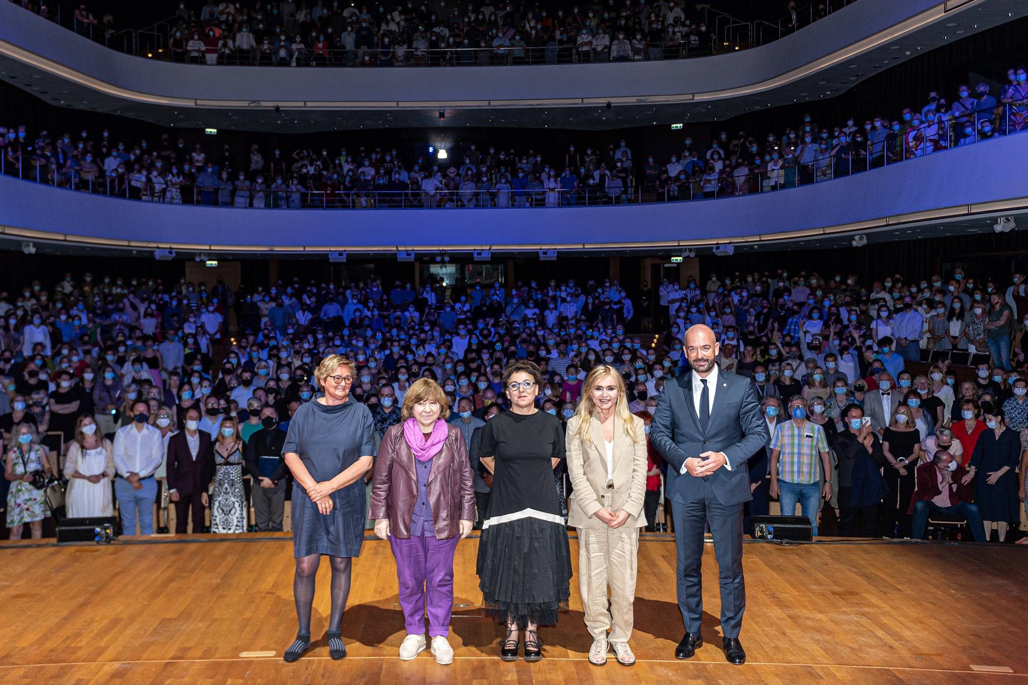 Literackie wydarzenie roku. Aleksijewicz i Tokarczuk | Protest/Pratest