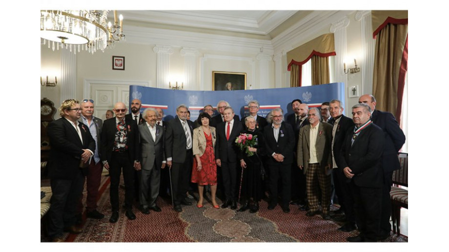 Zasłużony Kulturze Gloria Artis”