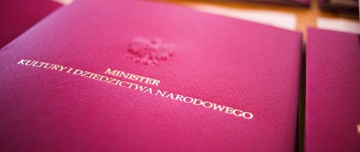 Minister kultury i dziedzictwa narodowego podpisał rozporządzenie ws. nowego programu wsparcia dla artystów, twórców i instytucji