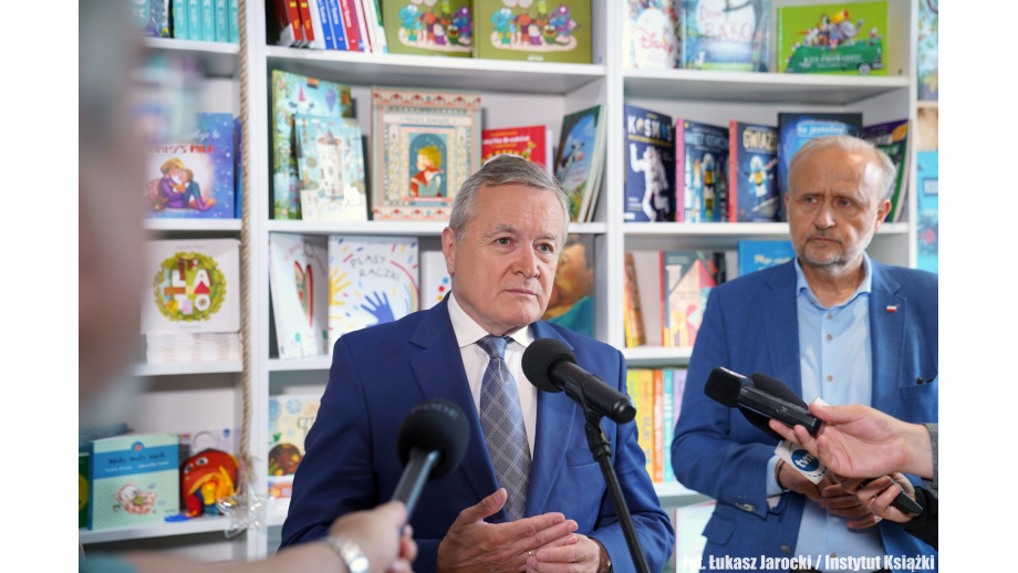 Minister Piotr Gliński: „Małe księgarnie są miejscem budzenia aspiracji czytelniczych”