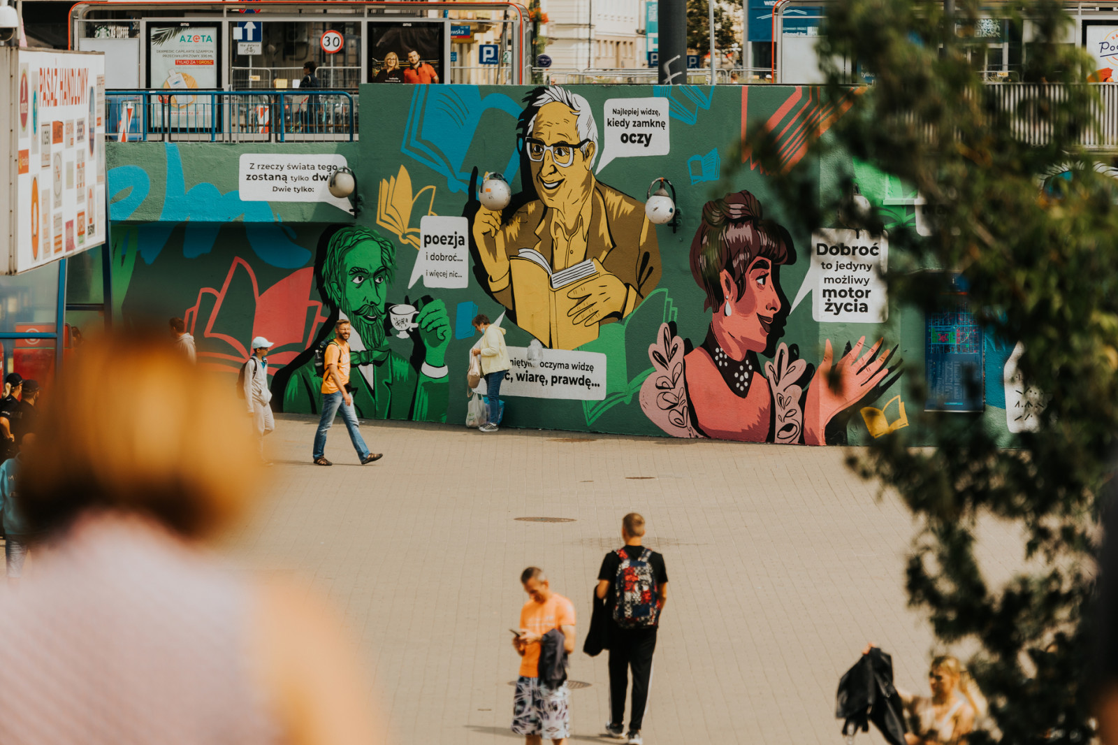 Mistrzowie słowa na jubileuszowym muralu tylko do 31 sierpnia