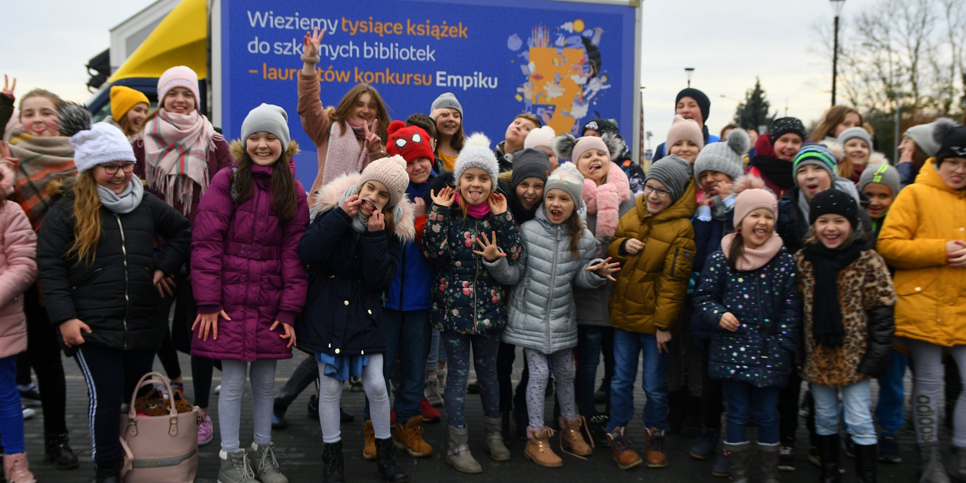 Mobilizacja lokalnych społeczności w wyścigu o... tysiąc powodów by czytać. Empik znów rozdał 10 000 książek!