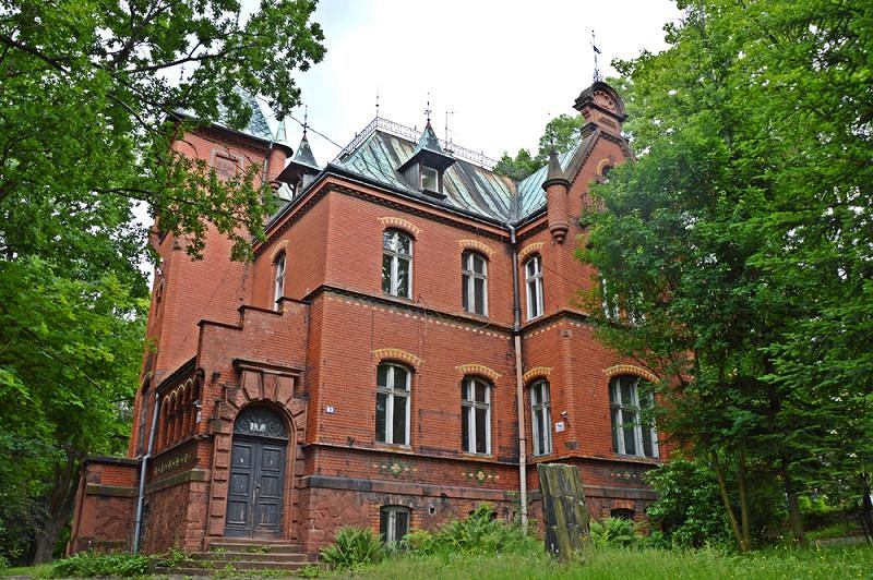 Noblistka Olga Tokarczuk kupiła XIX-wieczny "zameczek". Wiemy, co tam powstanie