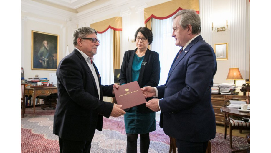 Rozpoczął działalność Instytut Literatury 