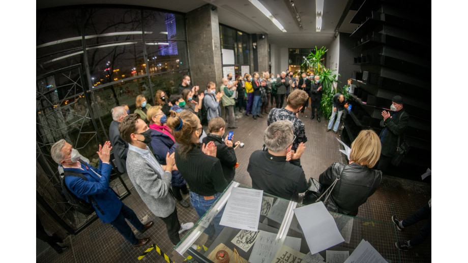 Się porobiło” – wystawa urodzinowa „Literatury na Świecie” w Muzeum Sztuki Nowoczesnej otwarta [realacja i zdjęcia]