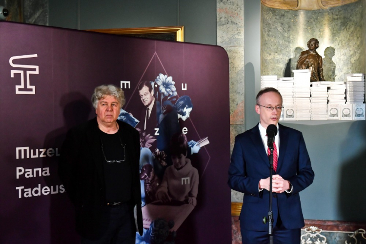 Szkoły im. Adama Mickiewicza dostaną bezpłatne egzemplarze nowego wydania „Pana Tadeusza”