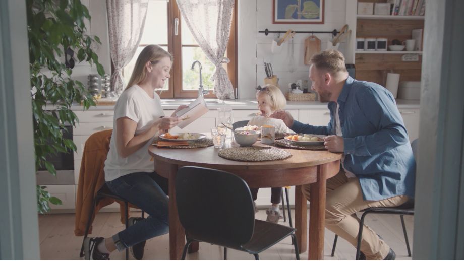 Tamara Arciuch i Bartłomiej Kasprzykowski promują czytelnictwo. 