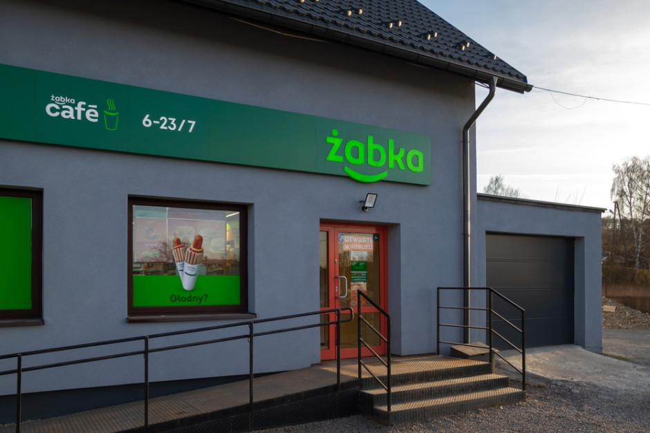 Żabka z wypożyczalnią książek. Franczyza idzie śladem Biedronki?