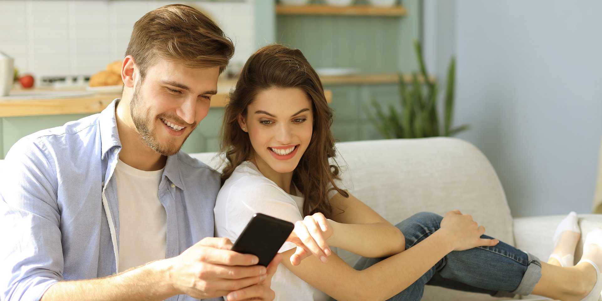 Zakup książek w modelu hybrydowym coraz bardziej popularny