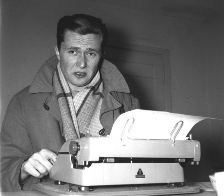 Żył krótko, a wszyscy byli odwróceni – 90 lat temu urodził się Marek Hłasko